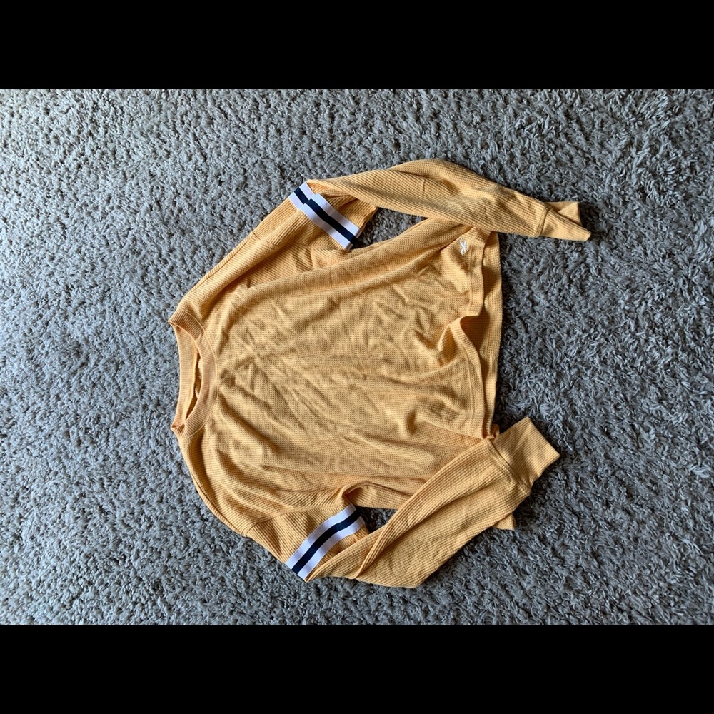 yellow hollister boyfriend tee